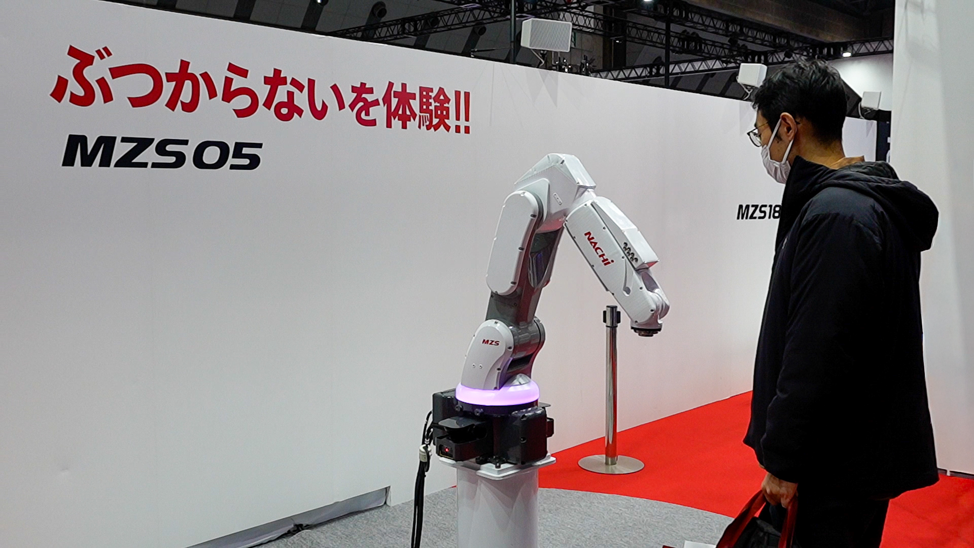 にぎわうブース